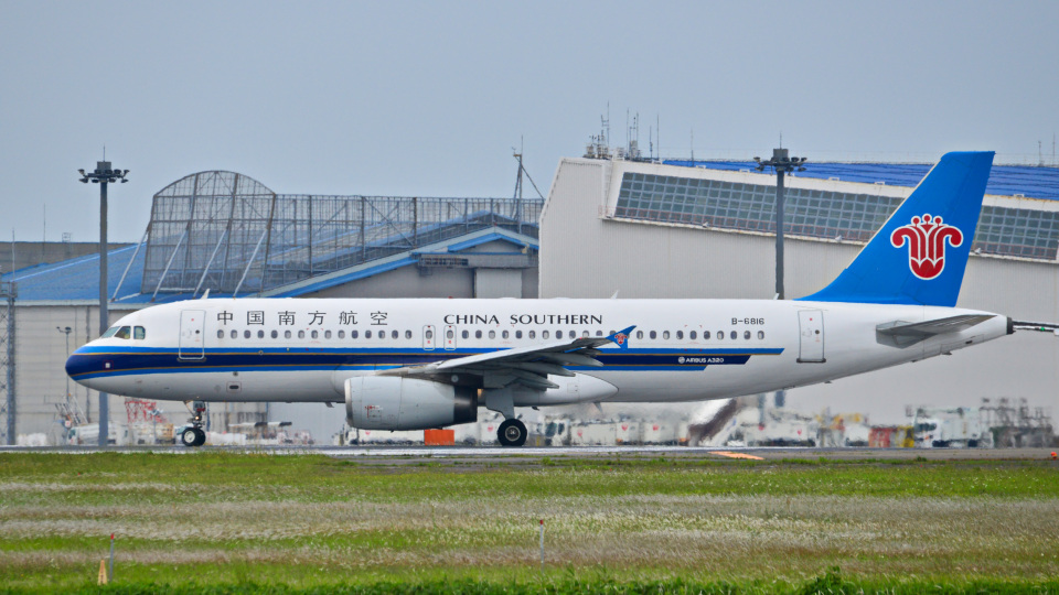 パンダモデル GSE 海南航空　中国南方航空 AIR ASIA バス パンダモデル GSE 海南航空 中国南方航空 AIR ASIA バス 自動車