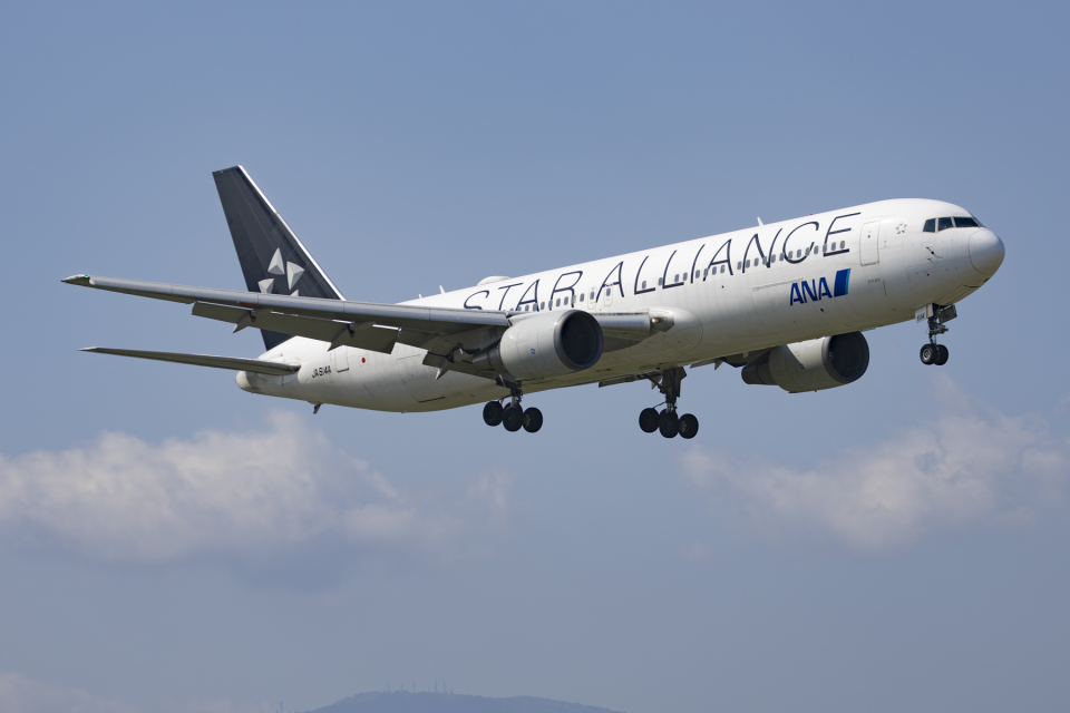 全日空 Boeing 767-300 JA614A 福岡空港 航空フォト | by SHARP