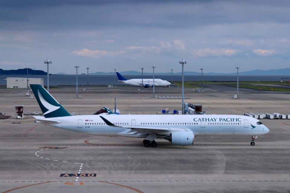 キャセイパシフィック航空 A350 LED付 キャセイ航空がエアバス「A350」点検、エンジン部品に不具合