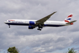 NIKEさんが、ロンドン・ヒースロー空港で撮影したブリティッシュ・エアウェイズ 777-336/ERの航空フォト（飛行機 写真・画像）