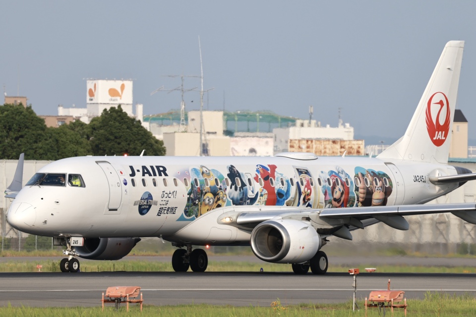 ジェイエア Embraer 190 JA245J 伊丹空港 航空フォト | by Fly