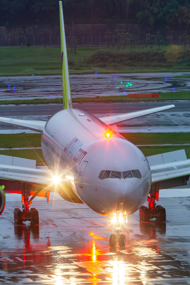 航空フォト：HL7750 ジンエアー 777-200