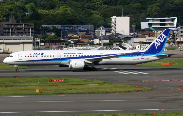 スターアライアンス」特別塗装機 シンガポール航空 (777-300