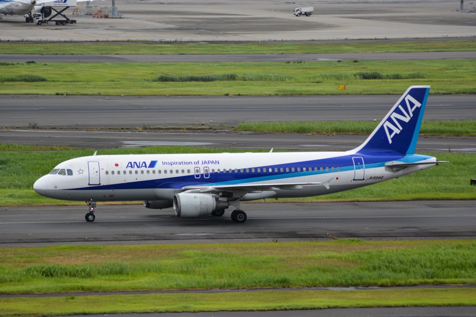 ❶　1/200　ANA 全日空　AIRBUS A320-211 JA8946 ➀ 1/200 ANA 全日空 AIRBUS A320-211 JA8946 - メルカリ