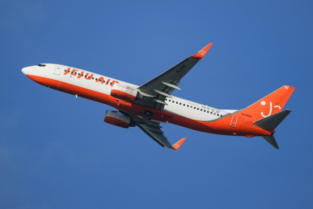 JEJUAIR x BIGBNG特別塗装機 韓国芸能事務所とコラボ！チェジュ航空、アイドル描いた特別塗装