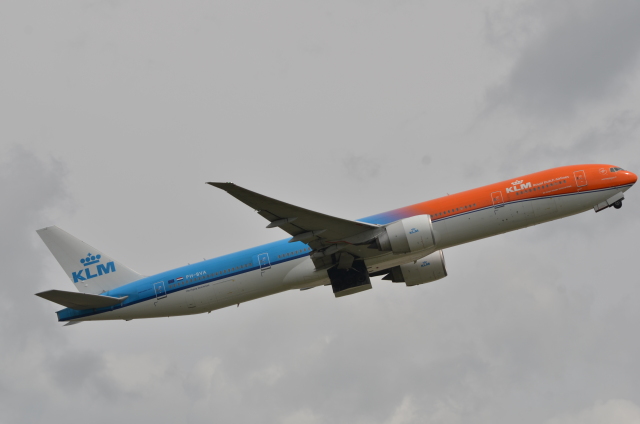 オレンジ・プライド」特別塗装機 KLMオランダ航空 (777-300 | PH