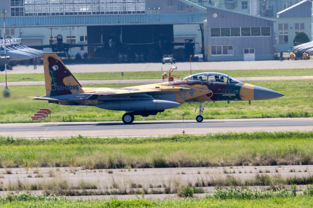 航空自衛隊?
天翔
S式後期５型アマガケ 機体記号 : 92-8912 (航空自衛隊) 航空機体ガイド | FlyTeam