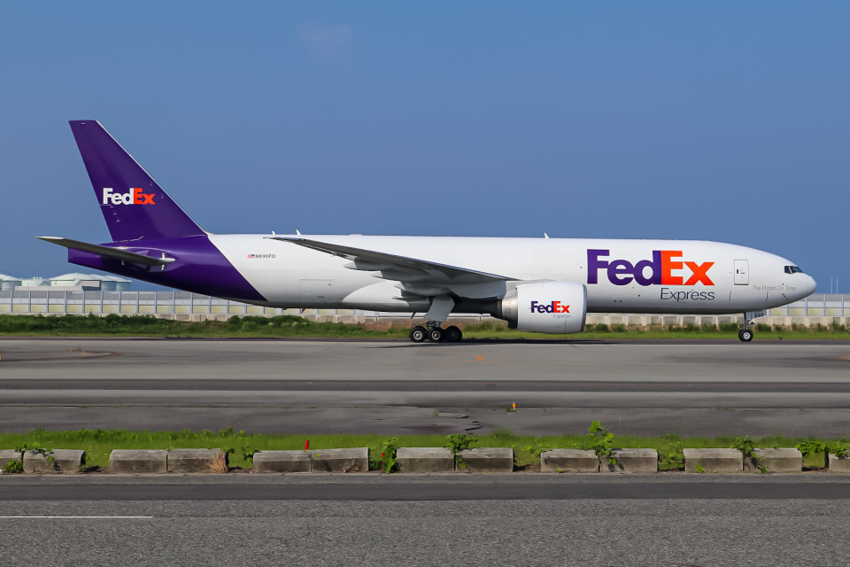 フェデックス・エクスプレス Boeing 777-200 N890FD 関西国際