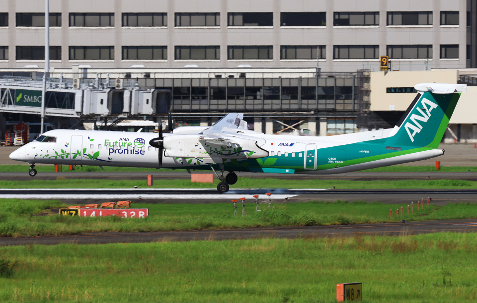 ANAウイングス Bombardier DHC-8-400 JA461A 伊丹空港 航空