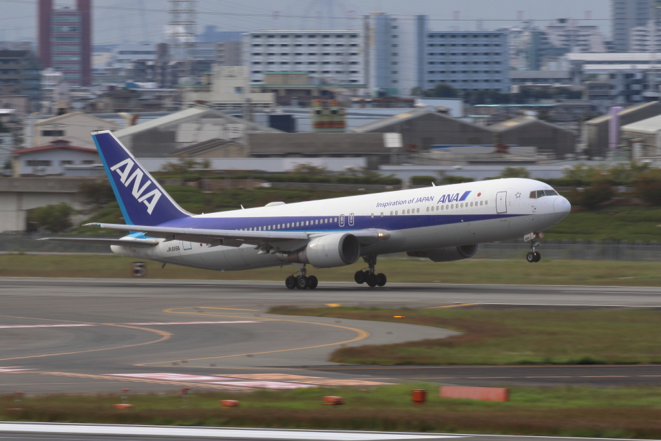 全日本空輸 Boeing 767-300 ER File:Boeing 767-300ER (Japan Airlines) 01.jpg - Wikimedia