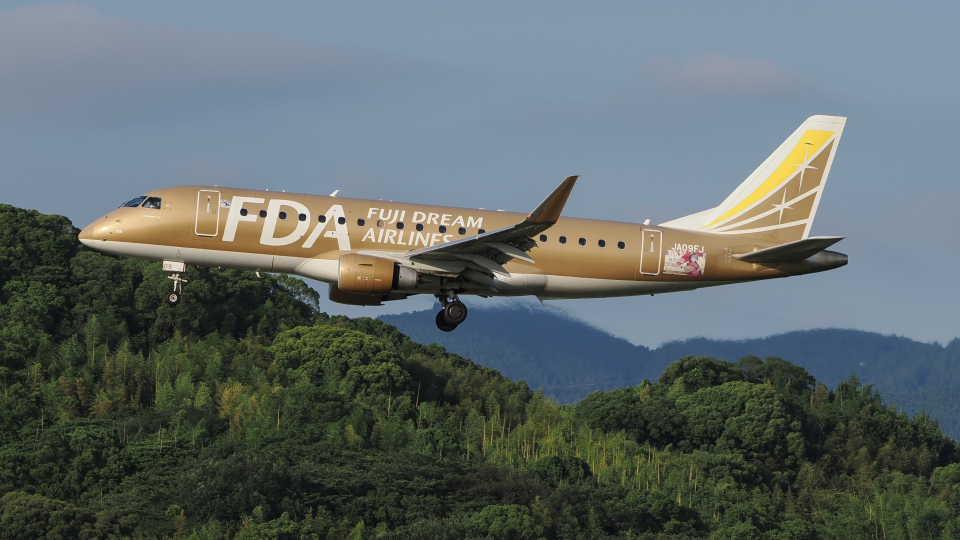フジドリームエアラインズ Embraer 175 JA09FJ 福岡空港 航空