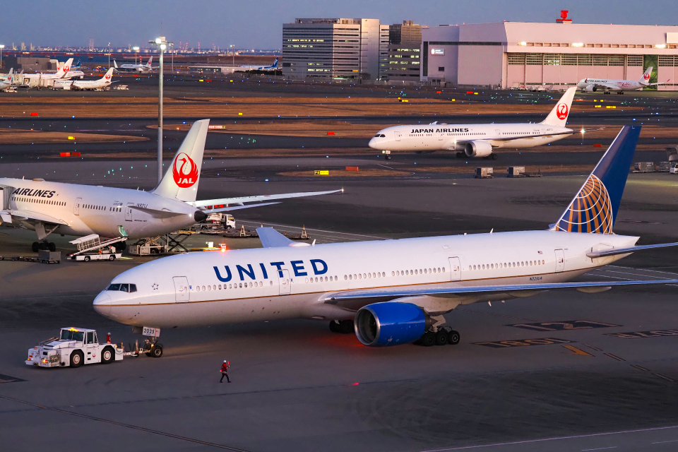 ユナイテッド航空 Boeing 777-200 N225UA 羽田空港 航空フォト