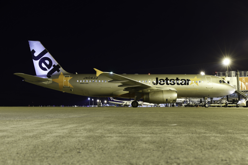 ジェットスター・ジャパン Airbus A320 JA04JJ 松山空港 航空
