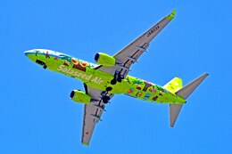 飛行機色々 成田空港A滑走路を間近に望む「さくらの山公園」で満開の桜と