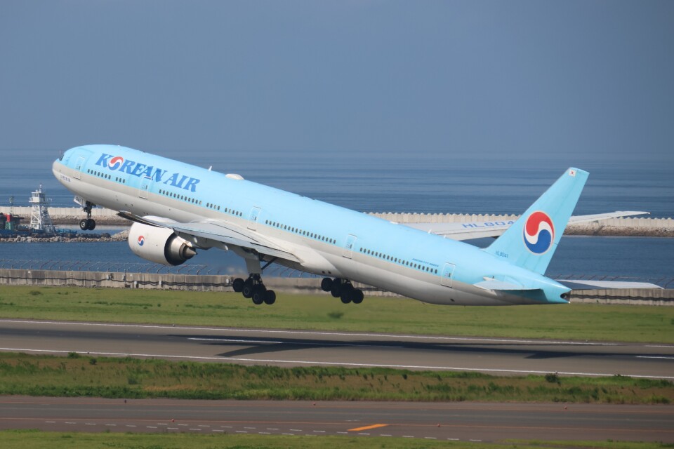 大韓航空 Boeing 777-300 HL8041 中部国際空港 航空フォト | by