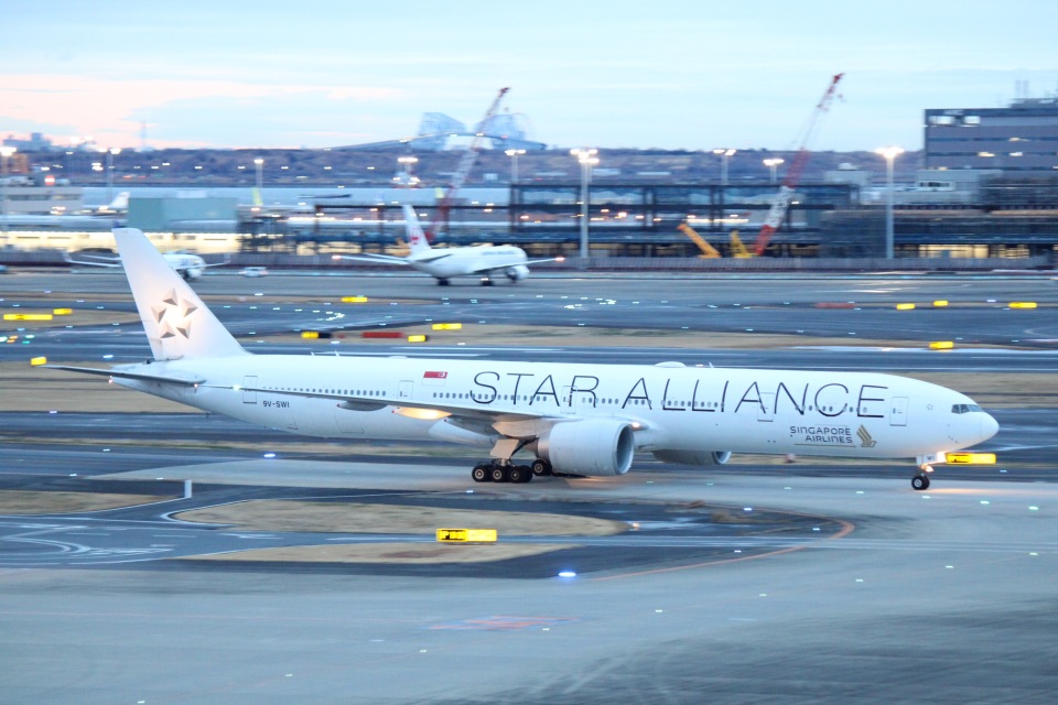 シンガポール航空 777-300ER 9V-SWY 1/200 41AajJYhkjL._AC_SY200_QL15_.jpg