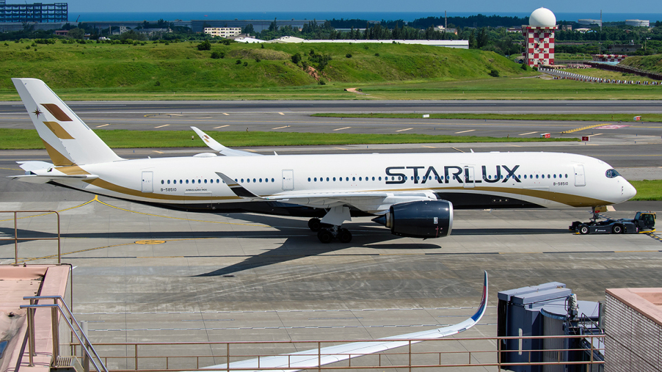 1/200 スターラックス航空　A350-900 1:200 Aviation200 Starlux Airlines Airbus A350-900 B-5850