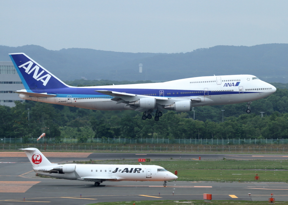 全日空 Boeing 747-400 JA8965 新千歳空港 航空フォト | by