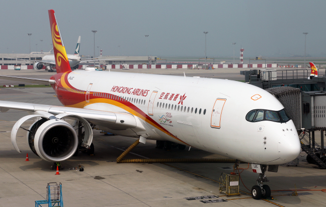 HONG KONG AIRLINES 330-200  AIRBUS 香港航空 hqdefault.jpg