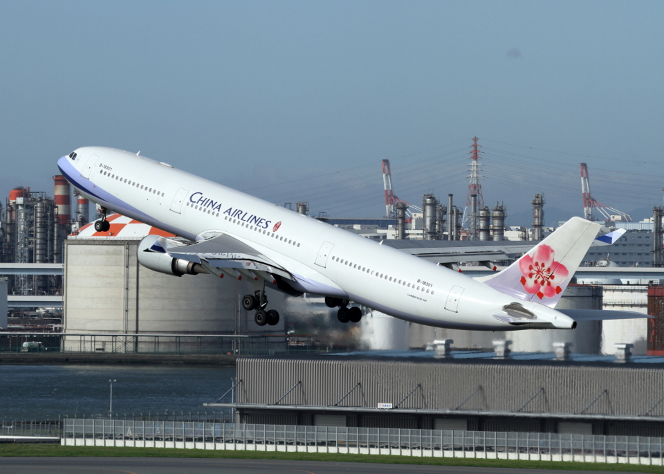 チャイナエアライン Airbus A330-300 B-18301 羽田空港 航空