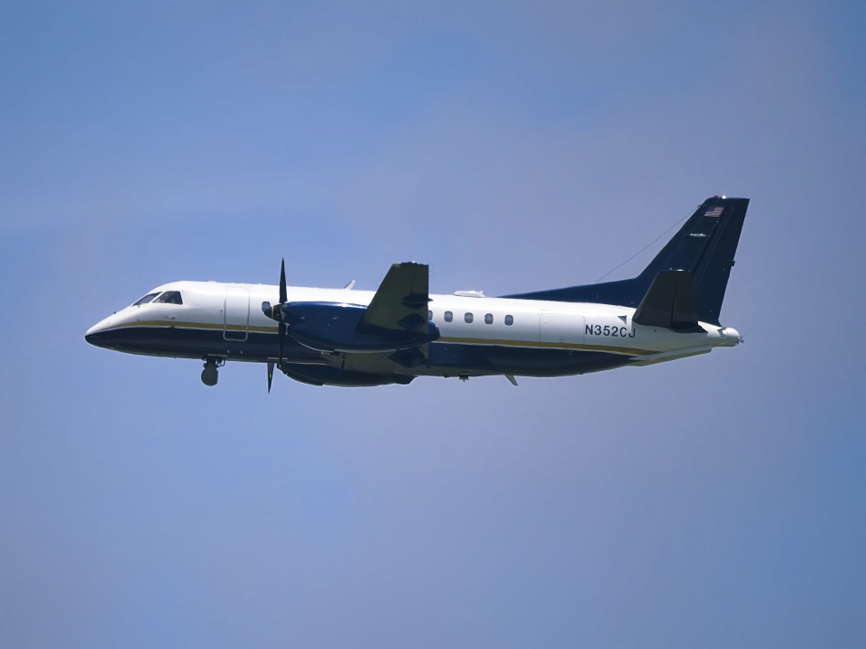 アメリカ企業所有 Saab 340 N352CJ 嘉手納飛行場 航空フォト