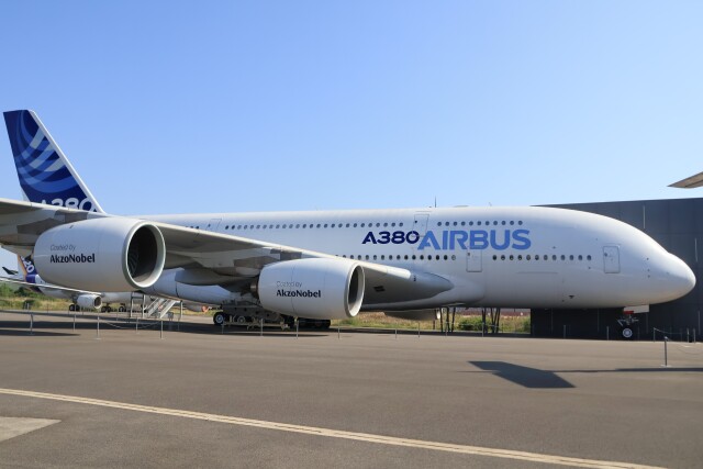 値下げ‼️エアバス3801/200 2機セット お取り寄せ商品】1/200 A380 中国南方航空（エアバス社下地塗装