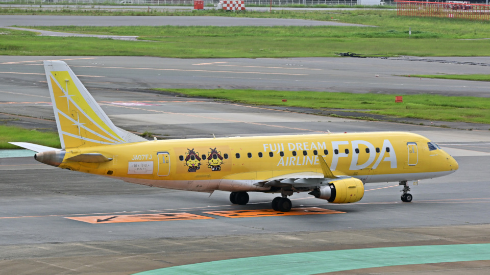 フジドリームエアラインズ Embraer 175 JA07FJ 福岡空港 航空