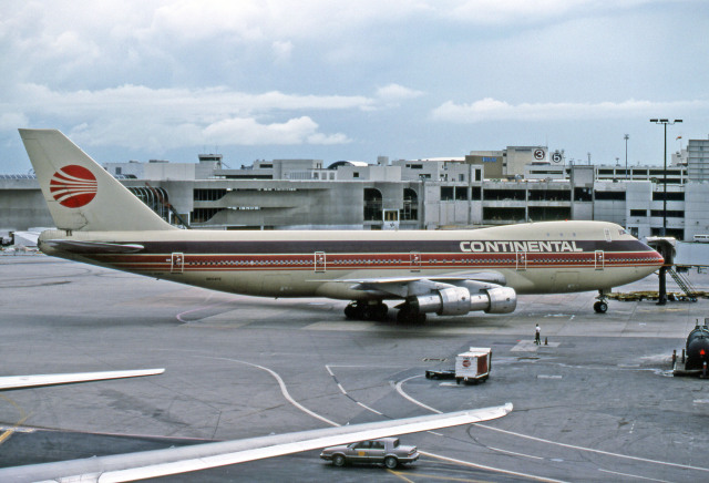 コンチネンタル航空 機材一覧 ボーイング777-200 | FlyTeam