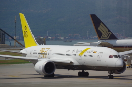 ANAの787ドリームライナー初号機「JA801A」、羽田空港に到着