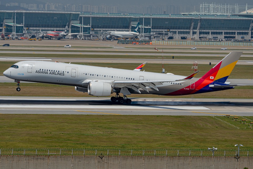 ASIANA AIRLINES A350-900 アシアナ航空 JC 1:400 ASIANA AIRLINES A350-900 アシアナ航空 JC 1:400 - メルカリ