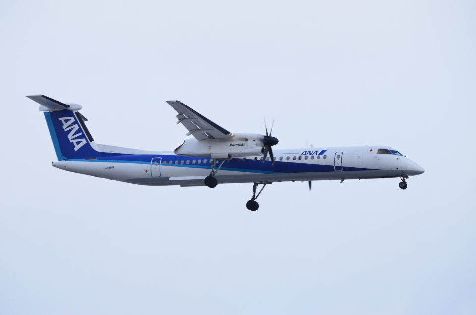 ANAウイングス Bombardier DHC-8-400 JA858A 新千歳空港 航空