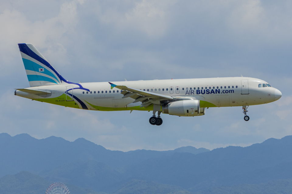 エアプサン Airbus A320 HL8328 関西国際空港 航空フォト | by