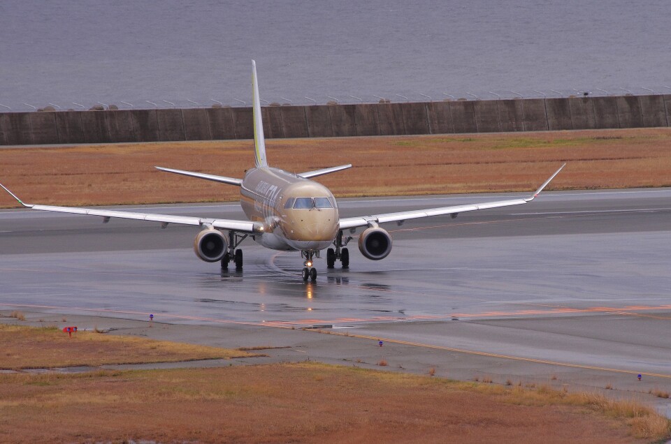 フジドリームエアラインズ ERJ-175 JA10FJ 1/400 フジドリームエアラインズ Embraer 175 JA09FJ 神戸空港 航空