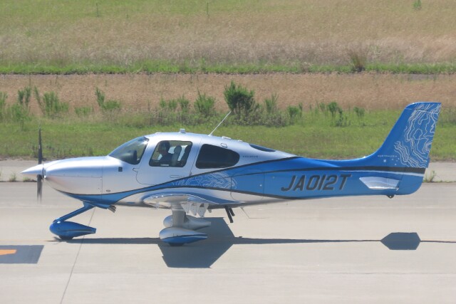 シーラスSR22 電動　完成機 シーラス、SRシリーズ航空機納入10.000機を特別特別版で祝う