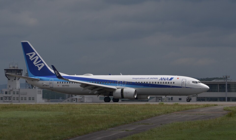 航空機・ヘリコプター ANA BOEING737-800 JA73AN 1/200 1/200 ANA Boeing 737-800 JA73AN DIECAST model with RWY Base