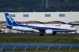 航空機・ヘリコプター ANA A320neo JA211A 640px-ANA_A320neo_(JA211A).jpg