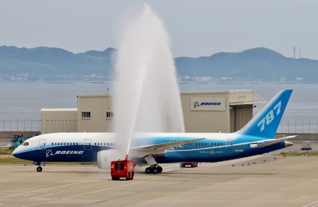 KLMオランダ航空 エアバス　AIRBUS 330-200 KLMオランダ航空 Airbus A330-200 PH-AON アムステルダム