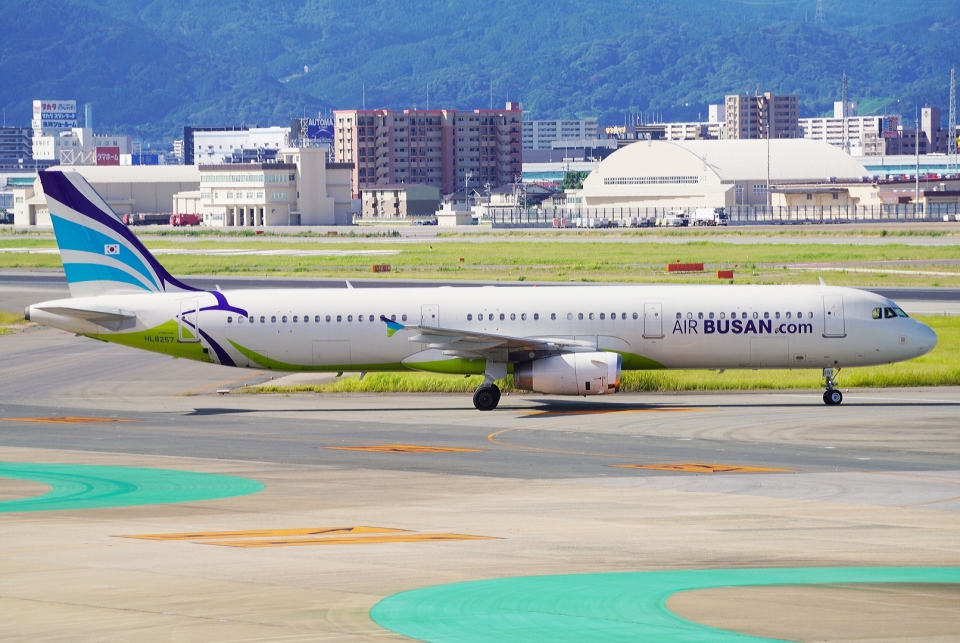 非売品　エアプサン航空(Air Busan) A321-200 非売品 エアプサン航空(Air Busan) A321-200 - メルカリ