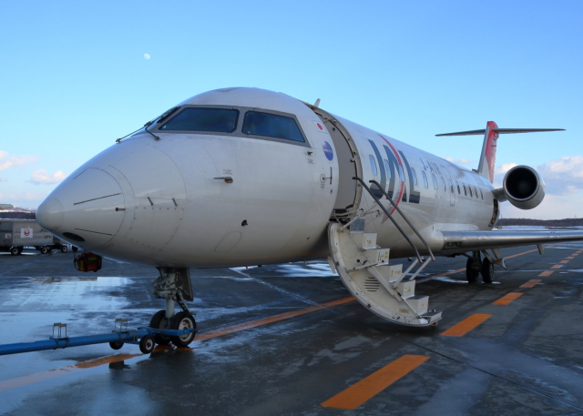 (ほぼ新品)1/200　J-AIR　ボンバルディア CRJ200（ダイキャスト） J- AIR CRJ200 ダイキャストモデル 1:200 J- AIR CRJ200 ダイ
