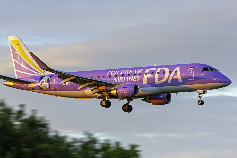 フジドリームエアラインズ Embraer 175 JA16FJ 福岡空港 航空