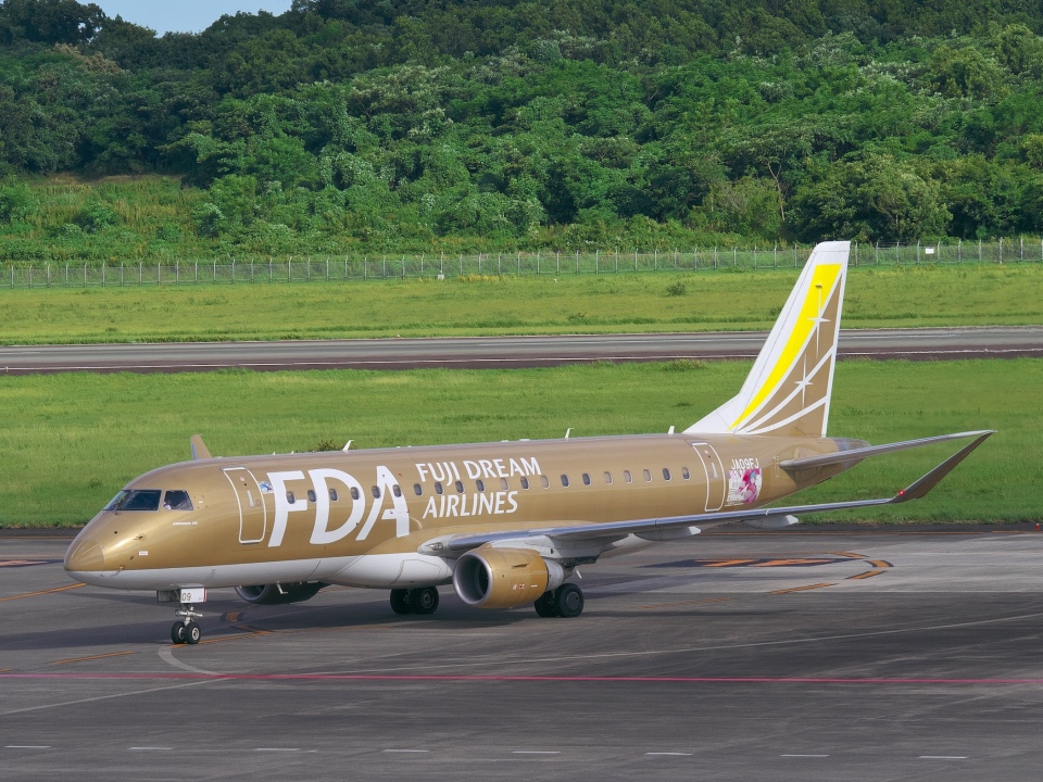 フジドリームエアラインズ Embraer 175 JA09FJ 熊本空港 航空