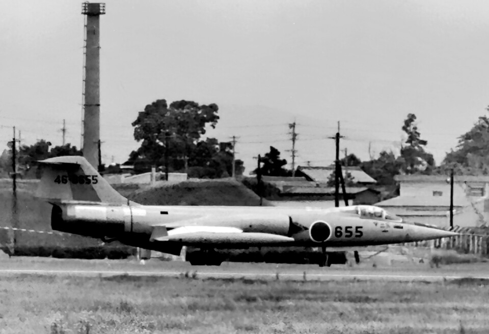 ✺航空自衛隊　f-104 モノクロ写真✺ 航空自衛隊 Mitsubishi F-104 46-8587 名古屋飛行場 航空フォト