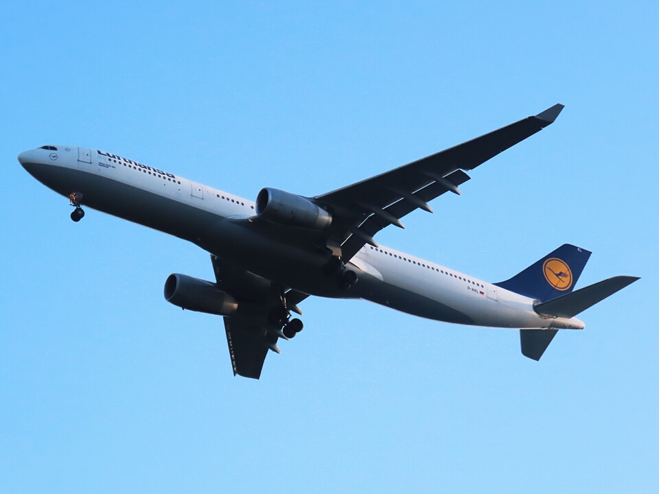 ルフトハンザドイツ航空Airbus A330-300 ルフトハンザドイツ航空 Airbus A330-300 D-AIKL フランクフルト