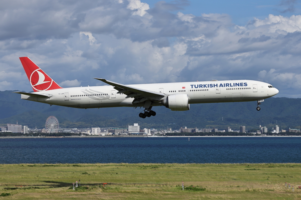 ターキッシュ・エアラインズ Boeing 777-300 TC-JJN 関西国際