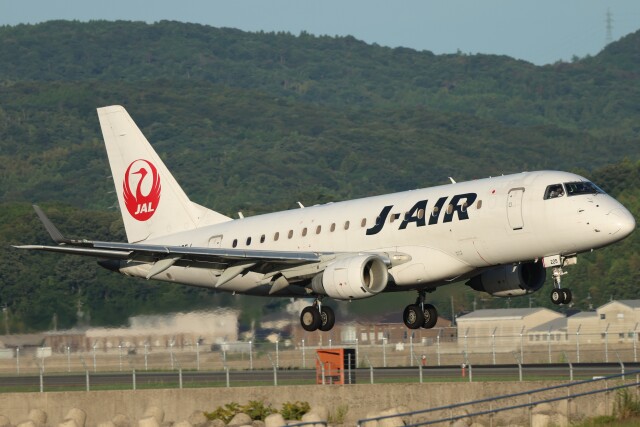 J-Air・JA222J・エンブラエル170・1/100 J-Air・JA222J・エンブラエル170・1/100 - メルカリ