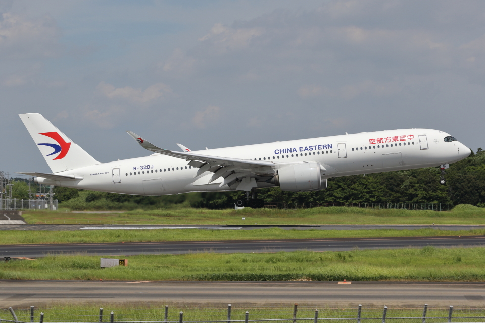 中国東方航空 AIRBUS350-900 限定版モデル 中国東方航空、東京/羽田～北京/大興線の予約の受付を開始 機材