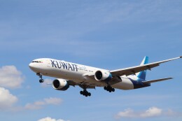 ヴァージンアトランティック A350-1000　ロンドンヒースロー空港 ヴァージン・アトランティック航空 Airbus A350-1000 G-VLUX