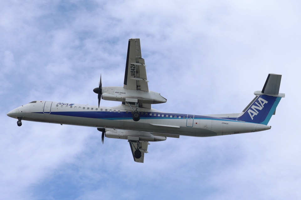 ANAウイングス DHC-8-400(Q400) NH11011 1/100 ANAのQ400、就航20周年 11/1に伊丹で記念イベント