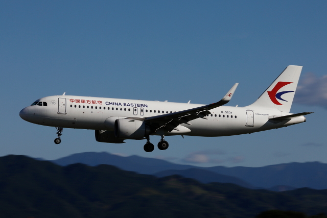 中国東方航空 Airlinertags A320-214 3色コンビ MU 中国東方航空 Airlinertags A320-214 3色コンビ - メルカリ