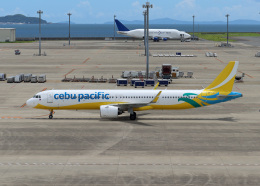 吉祥航空 Airbus A320 B-8035 神戸空港 航空フォト | by PGM200